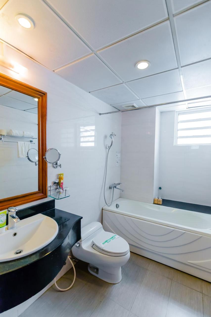 A25 Hotel - 19 Phan Dinh Phung Ханой Экстерьер фото